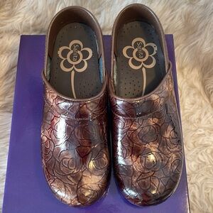 Brown Sanita Clogs 37